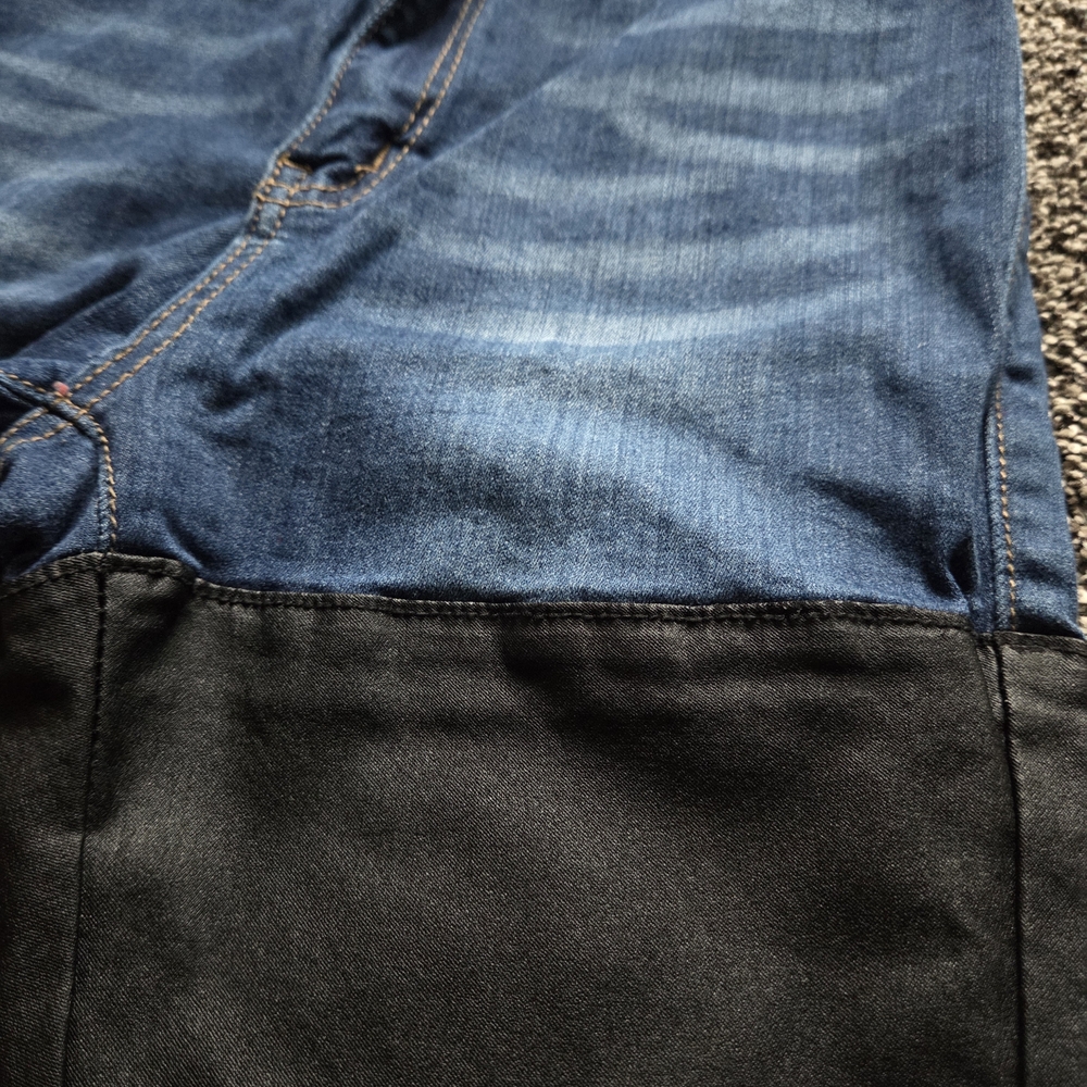 Fashion Nova High Rise Black and Blue Jeans - Picture 4 of 7